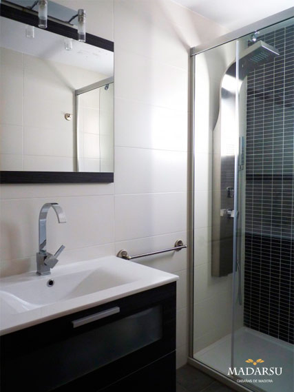 Baño primera planta de la Casa del Lago