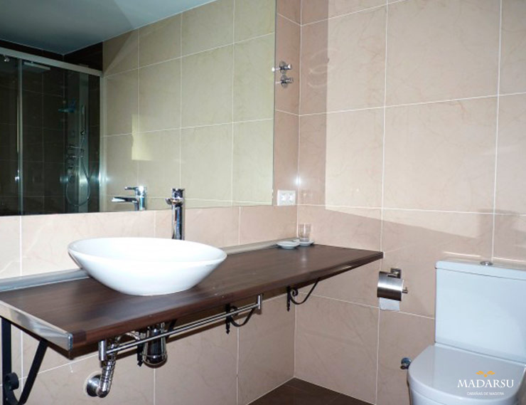 Baño de la planta baja de la Casa del Lago I