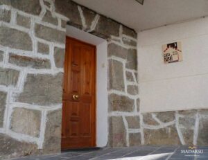 Puerta de entrada La Casa del Lago I